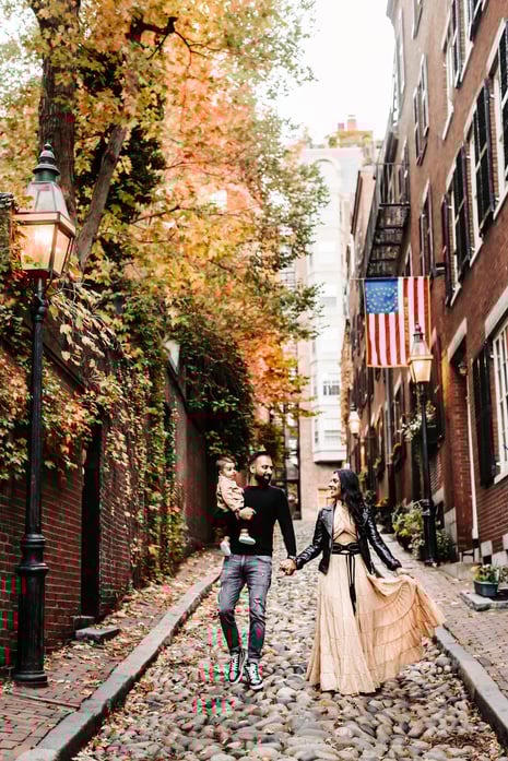 boston-family-portrait-acorn-street in Boston during Fall season