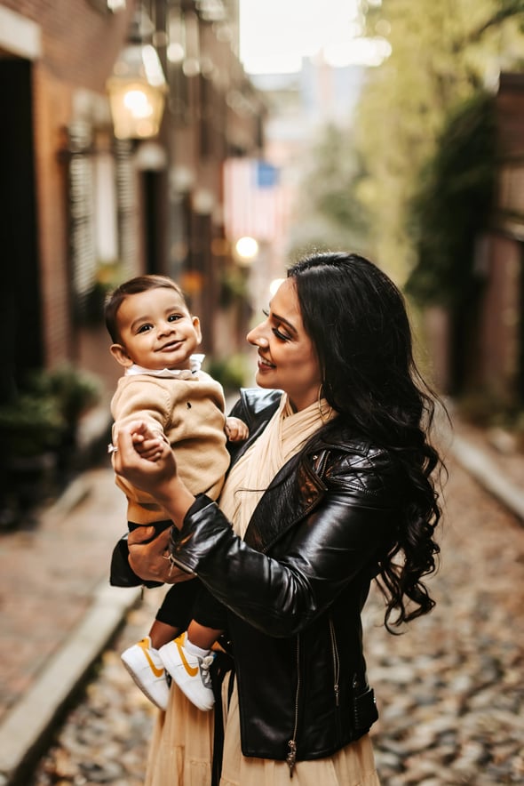 boston-mother-holds-son-acorn-street
