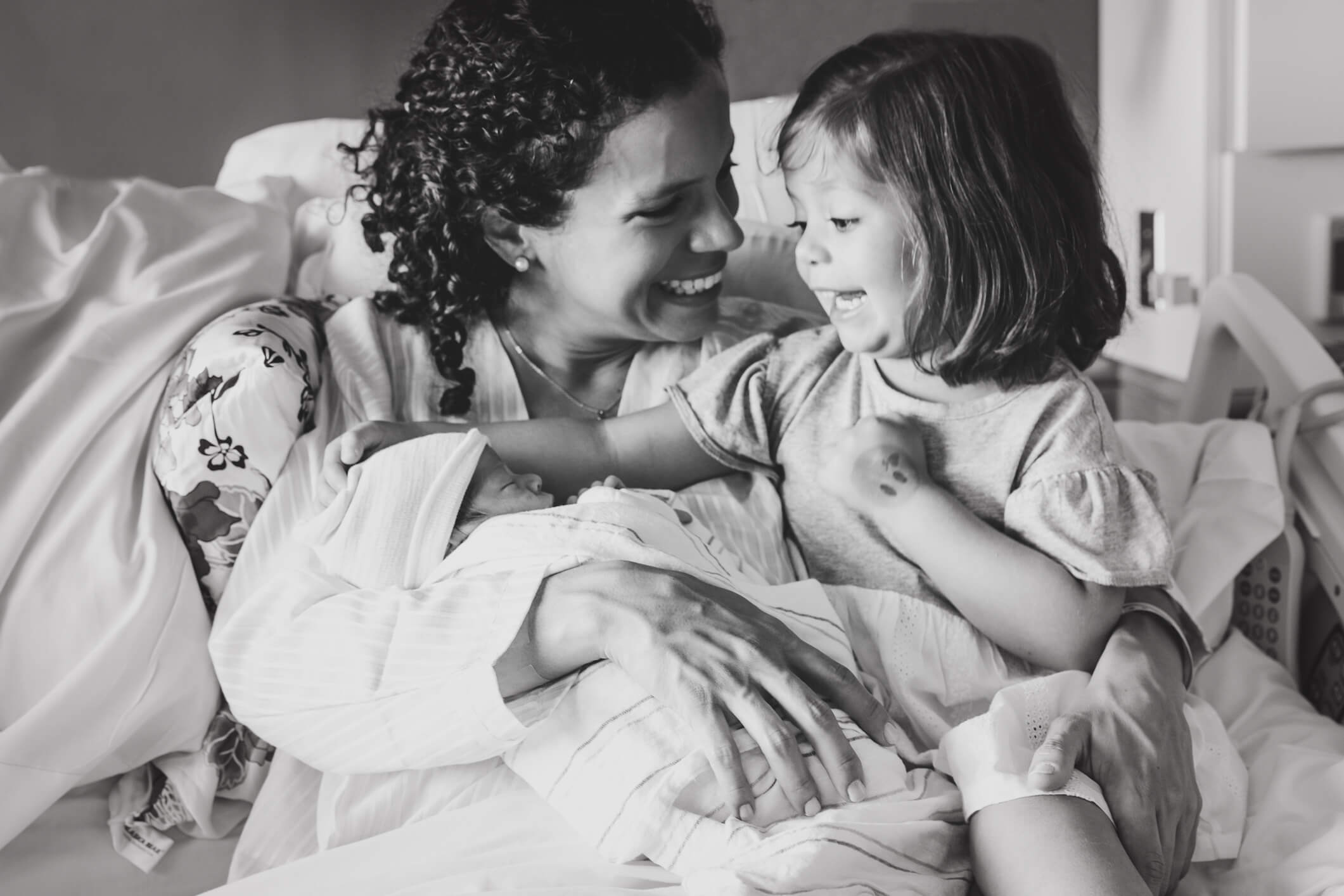 Newborn portraits in the hospital, black and white