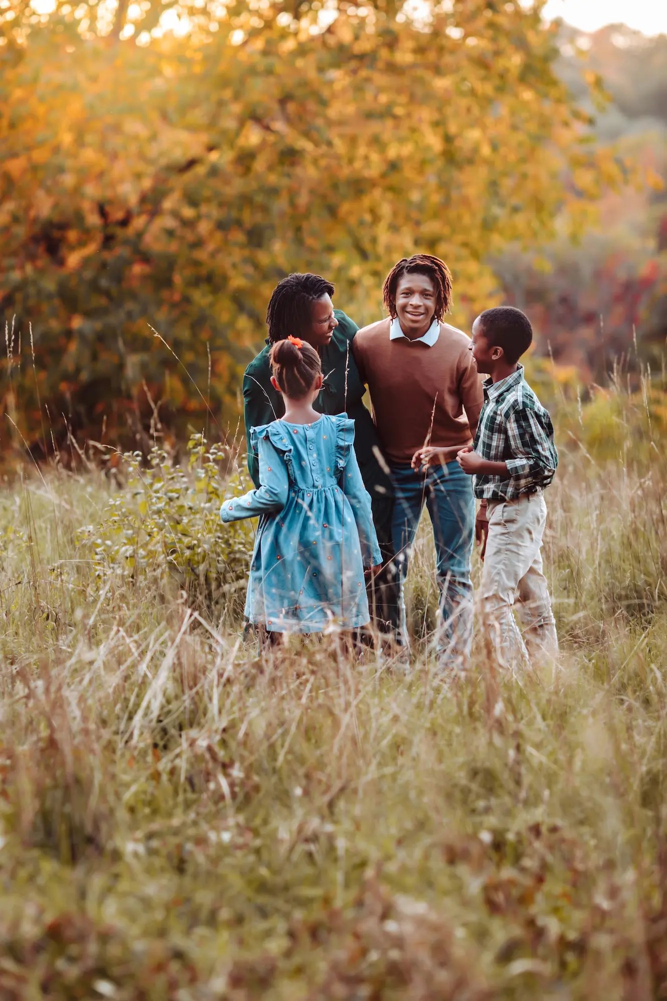 mothers-day-candid-children-outdoors