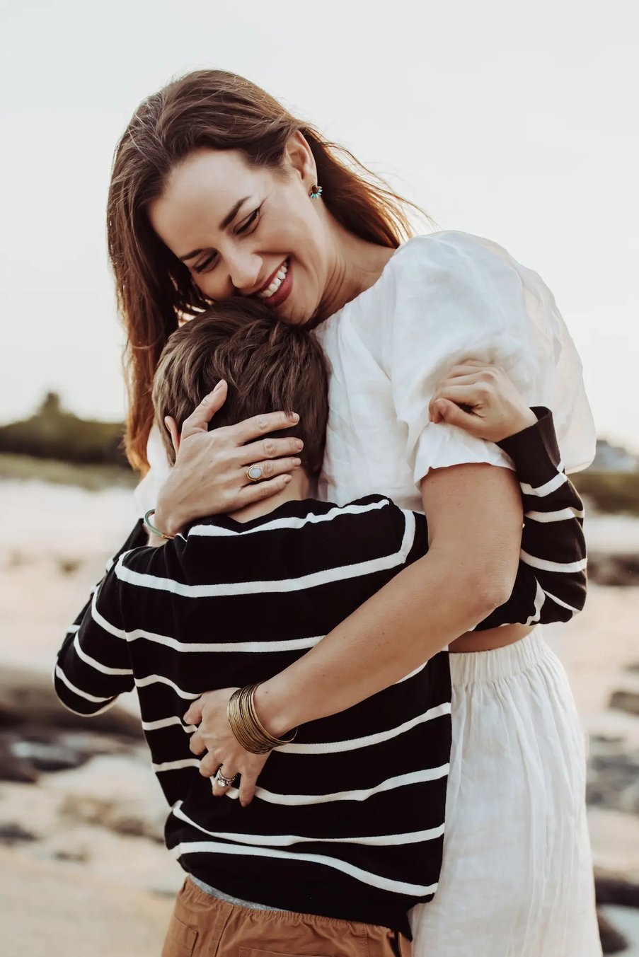 mothers-day-hugging-child-beach
