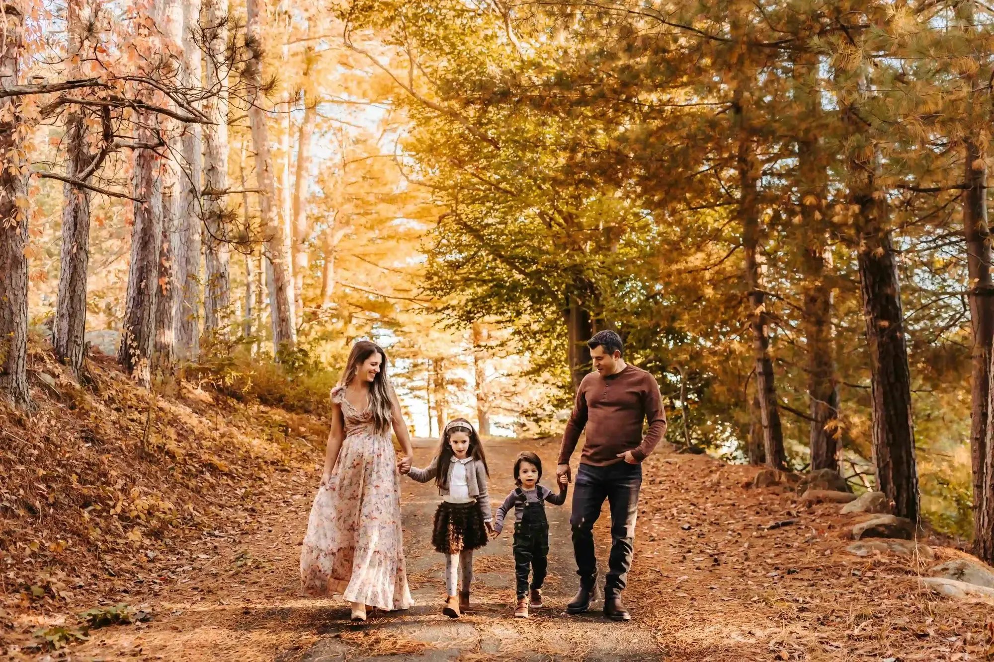 fall_landscape family walking - autumn family photoshoot fall_landscape family walking - autumn family photoshoot