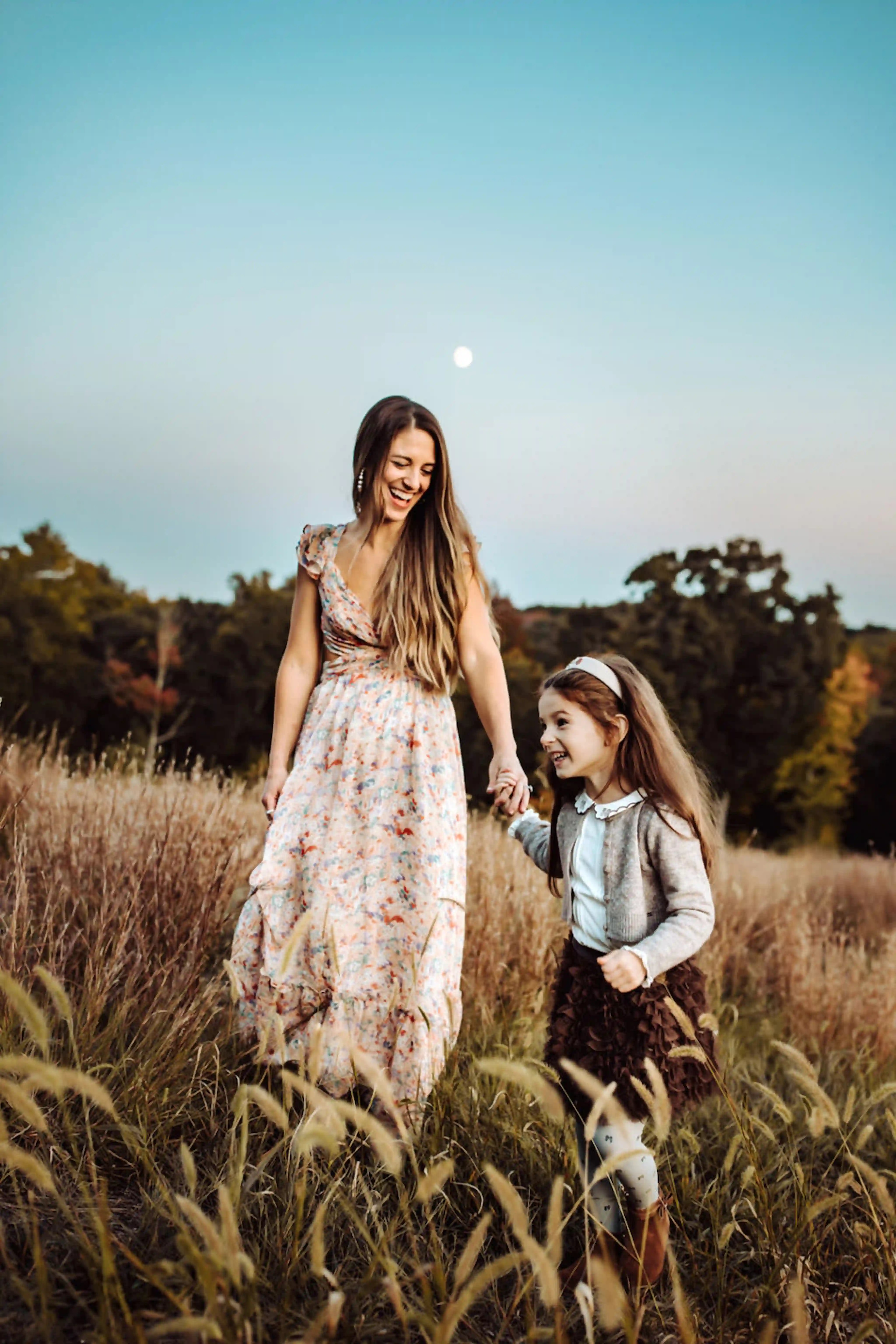 fall_mother with her daughter - autumn family photoshoot