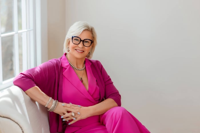 Between Curls and Glasses: How We Capture Your True Self in Headshots