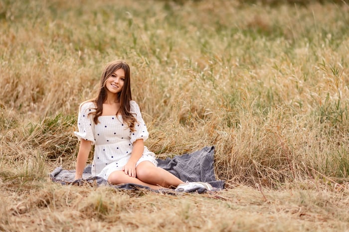 How to Choose Outfits That Complement Lexington’s Fall and Spring Colors for a Senior Session