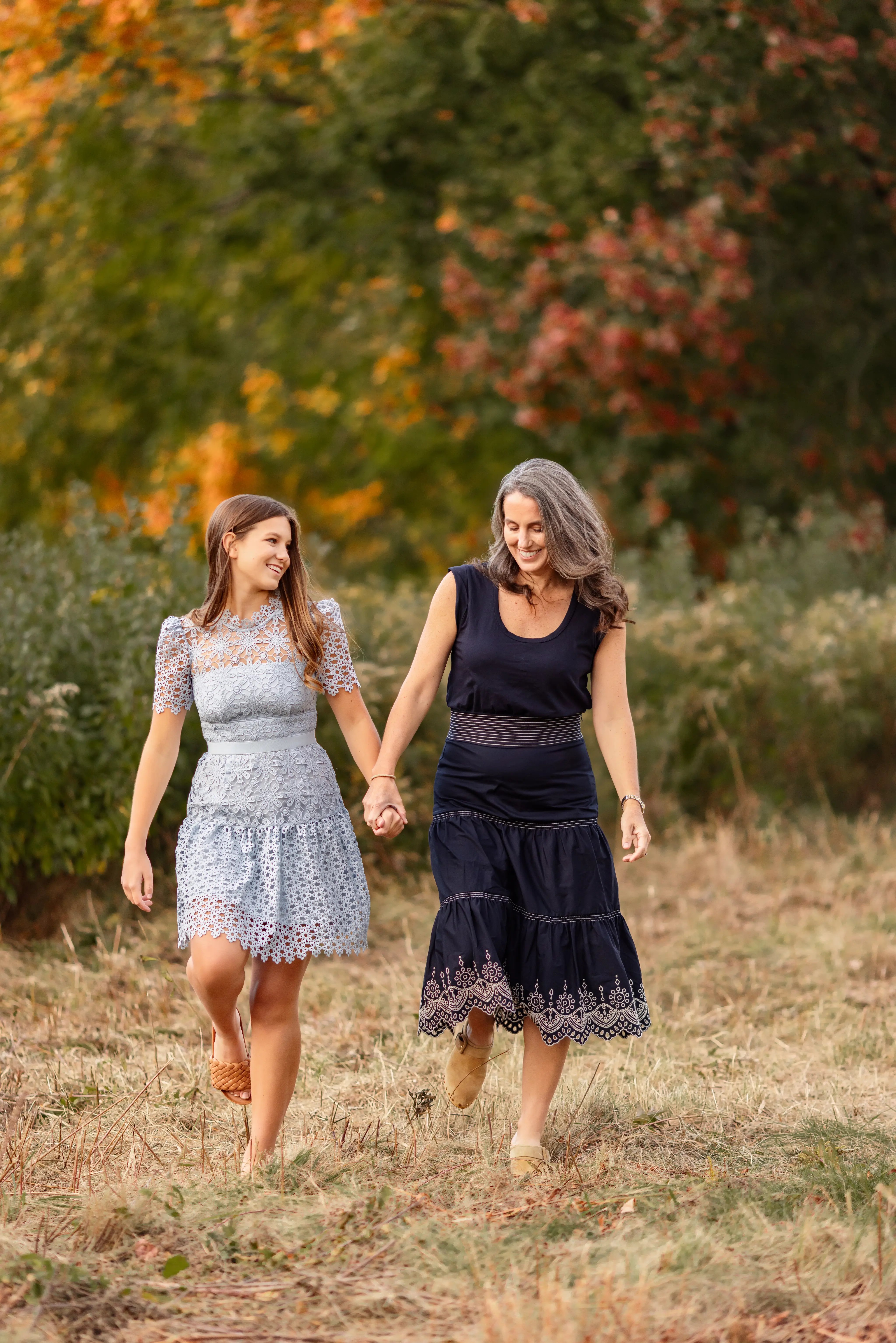 seniorphoto_momanddaughter-outdoor-1