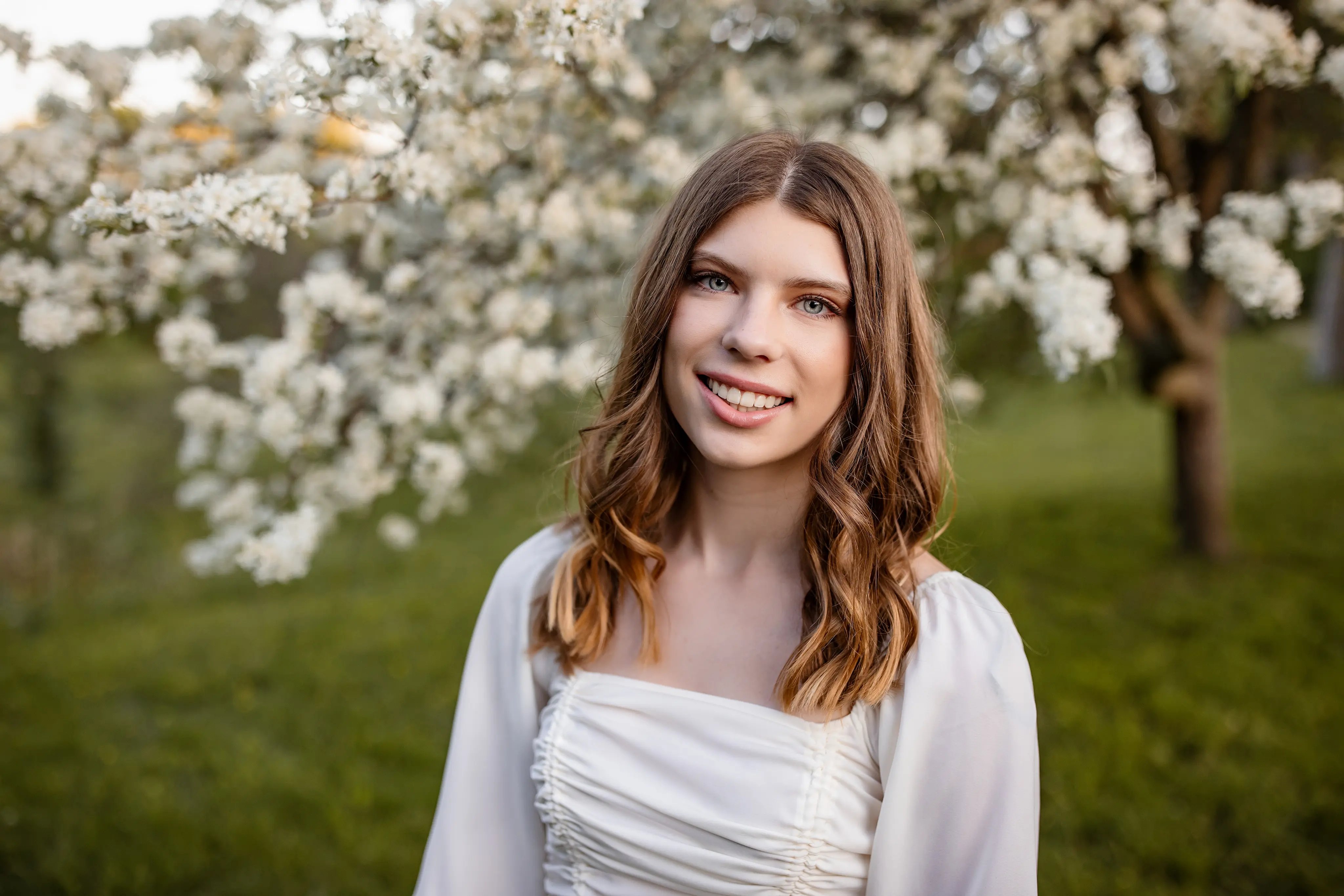 spring-teen-girl-portrait-blossoms