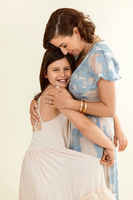 studio family portraits in Lexington, mom and daughter