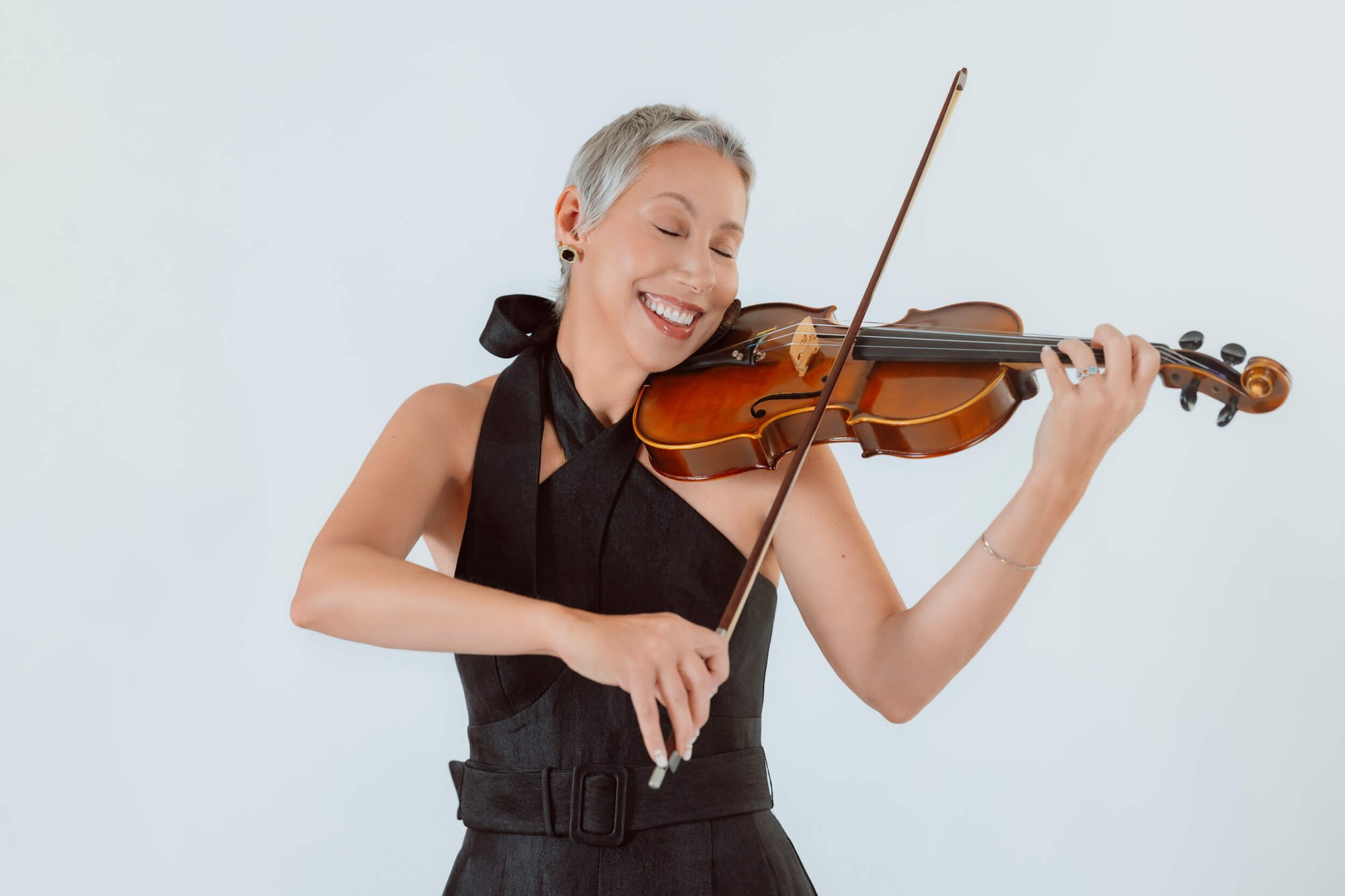 woman and her violin studio portraits in boston, personal branding headshots-2