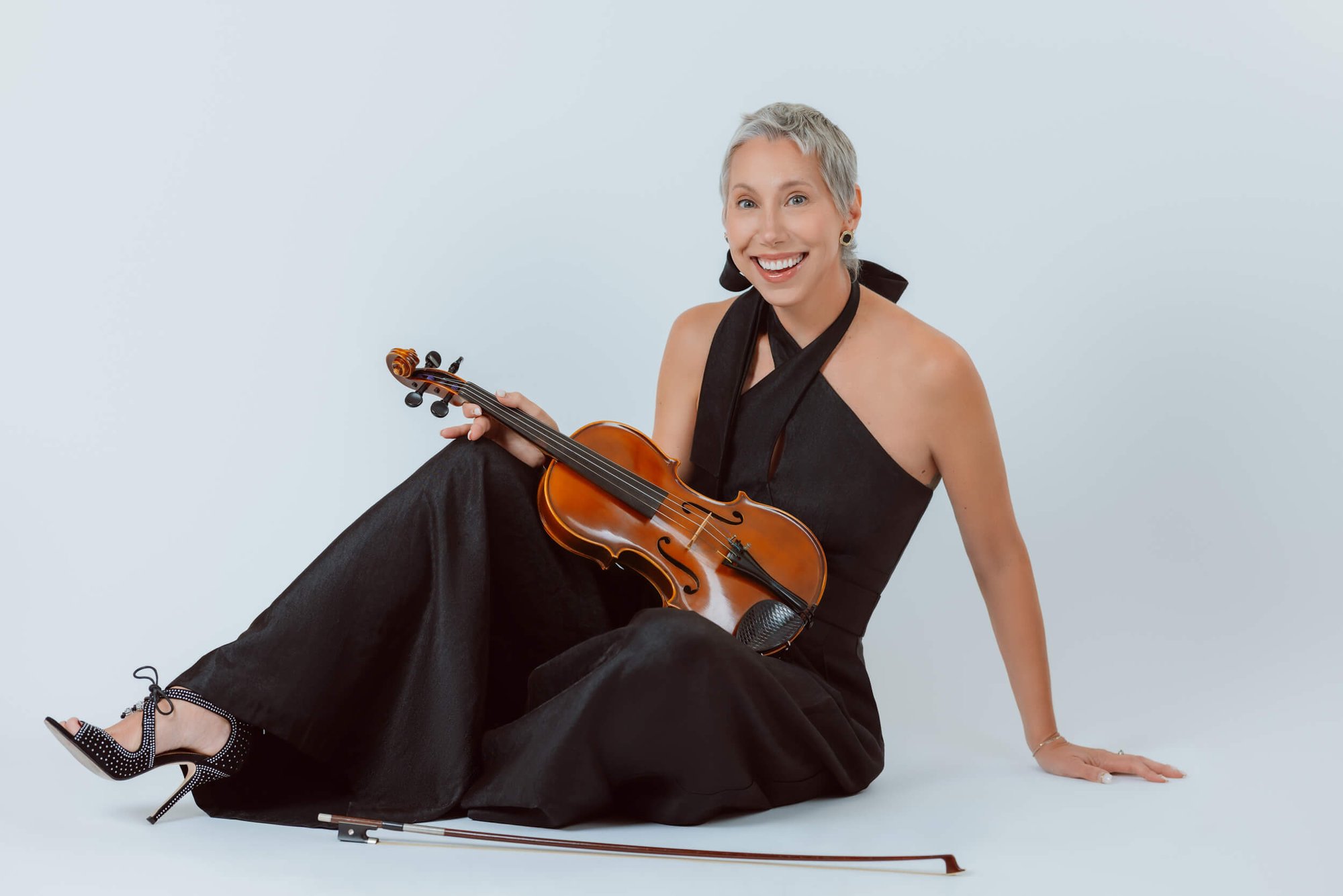 woman and her violin studio portraits in boston, personal branding headshots-3