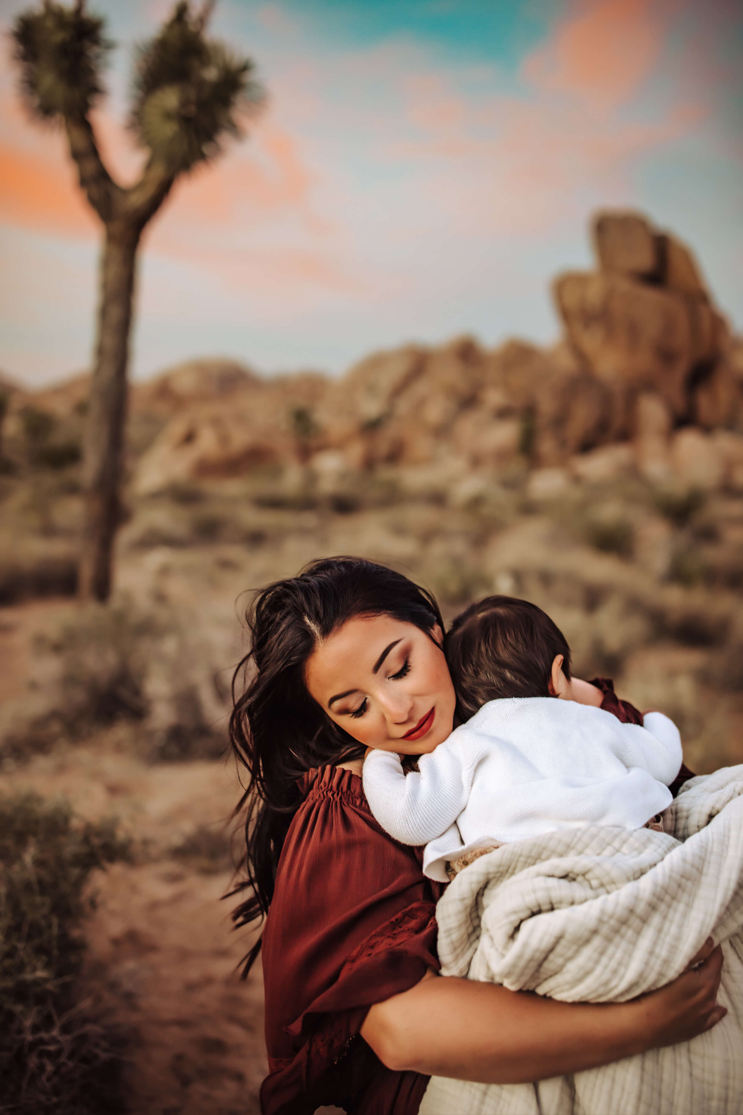 Sunset-Joshua-Tree-Andre-Toro-Photography-Mom-and-daugther-